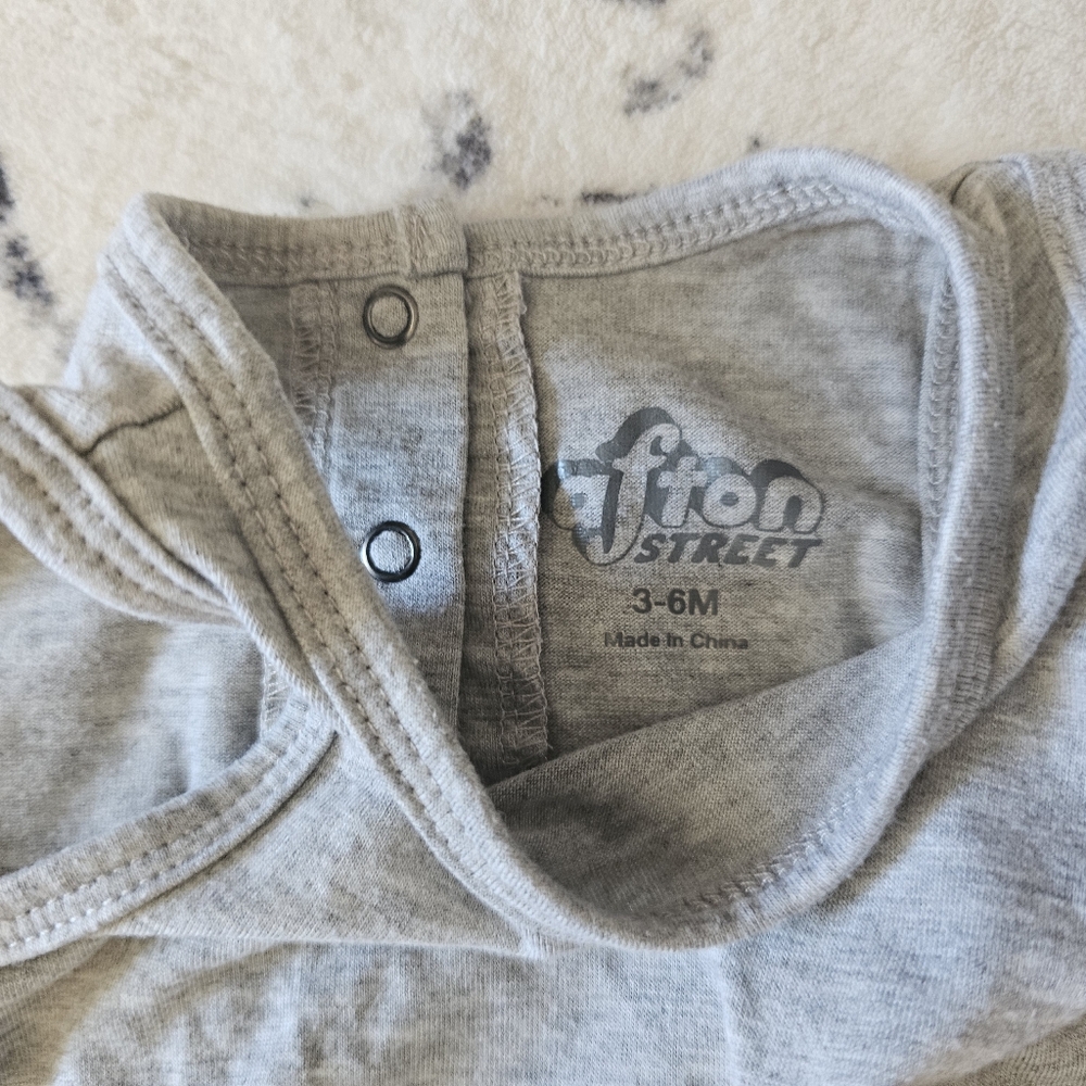 3 Pc Baby Clothes Bundle - Picture 6 of 7